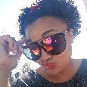 Meet your Posher, Desiree